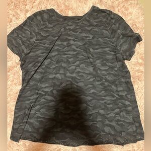 LULULEMON Camo Workout Shirt - Womens